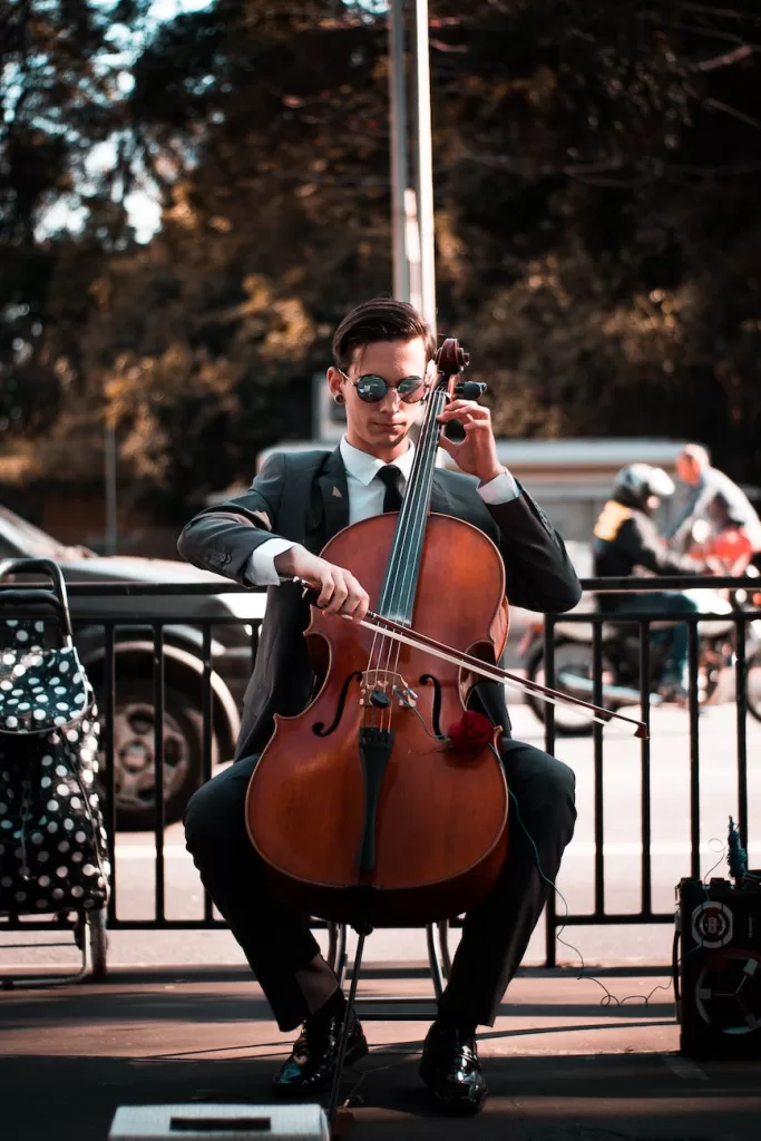 man playing cielo